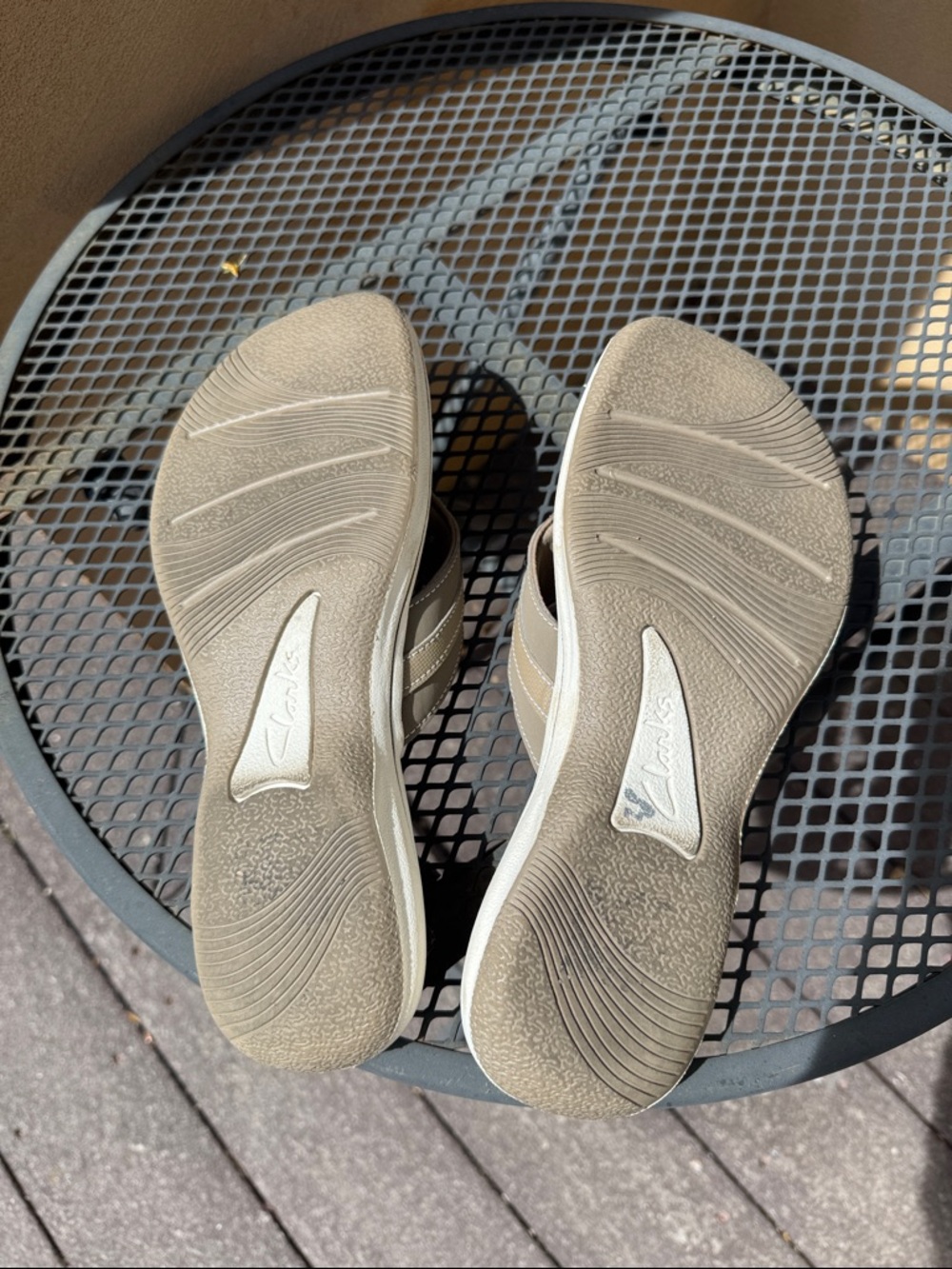 Clarks Cloudstepper Women's Taupe/Beige Flip Flop Sandals - Size 8 - Picture 6 of 9